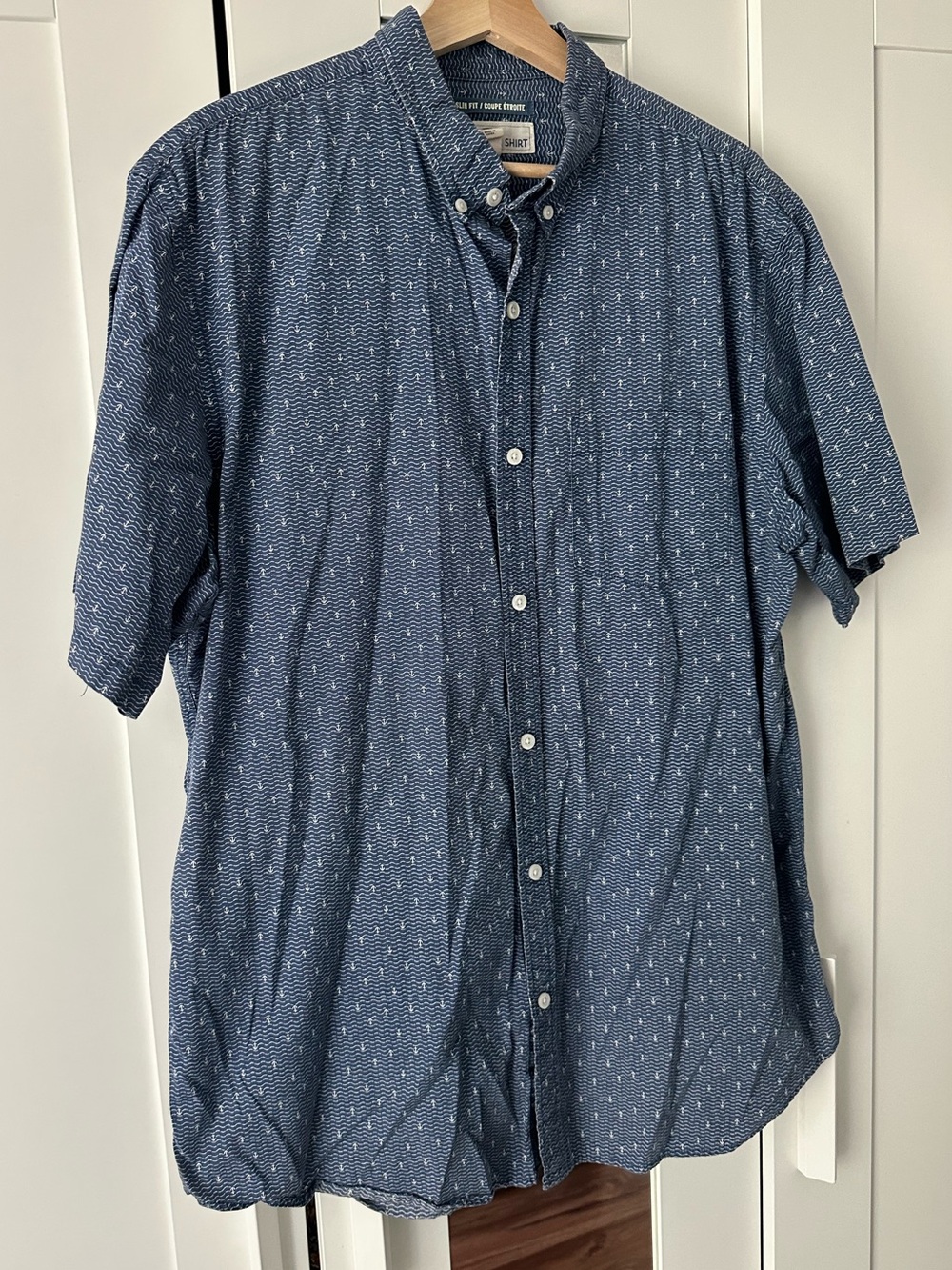 Old Navy Men's Short-Sleeve Chambray Anchor Button-Down Shirt in Blue